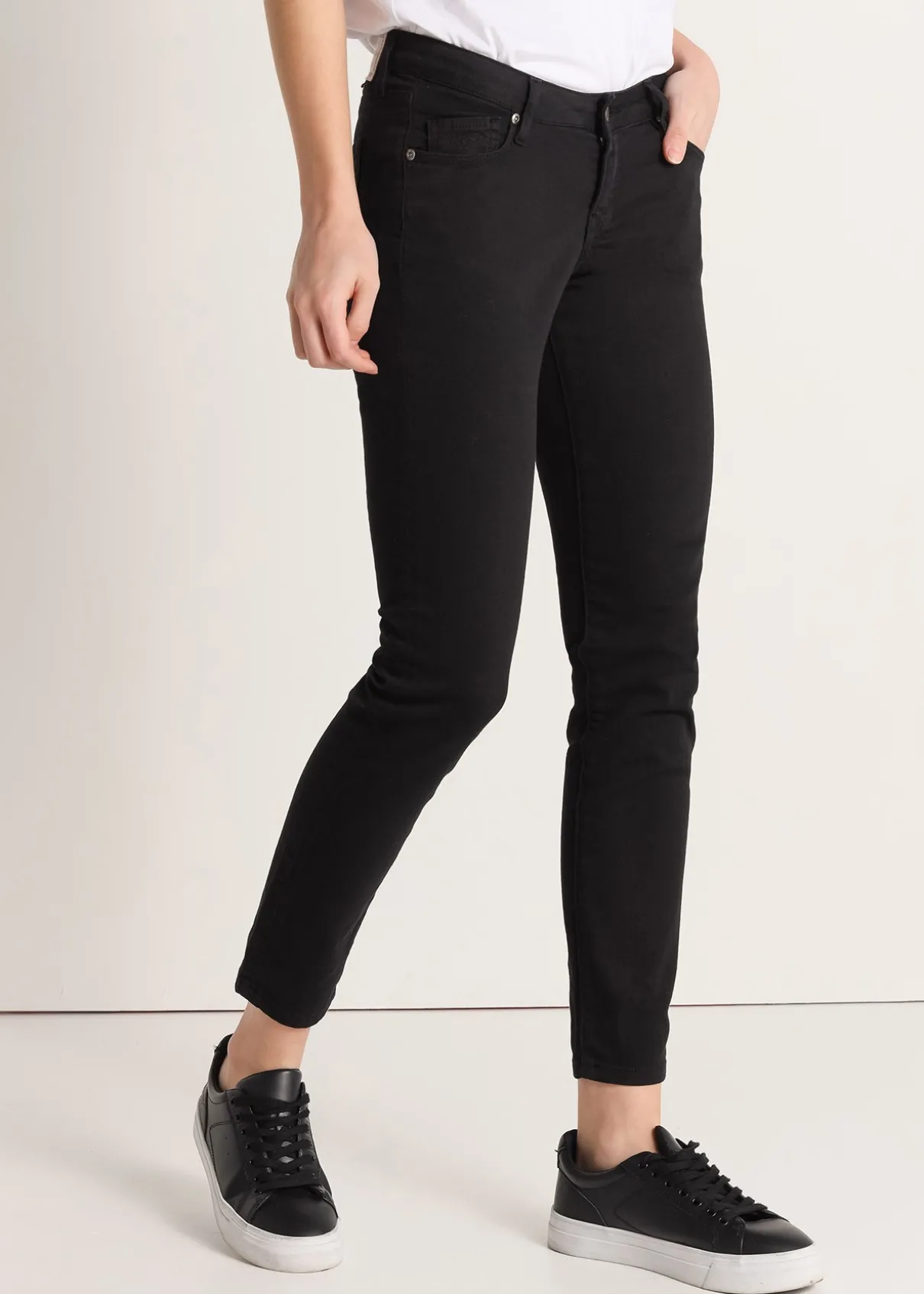 ENYA NOIR - Jean skinny - Coupe à la cheville - Longueur très courte - Taille en pouces