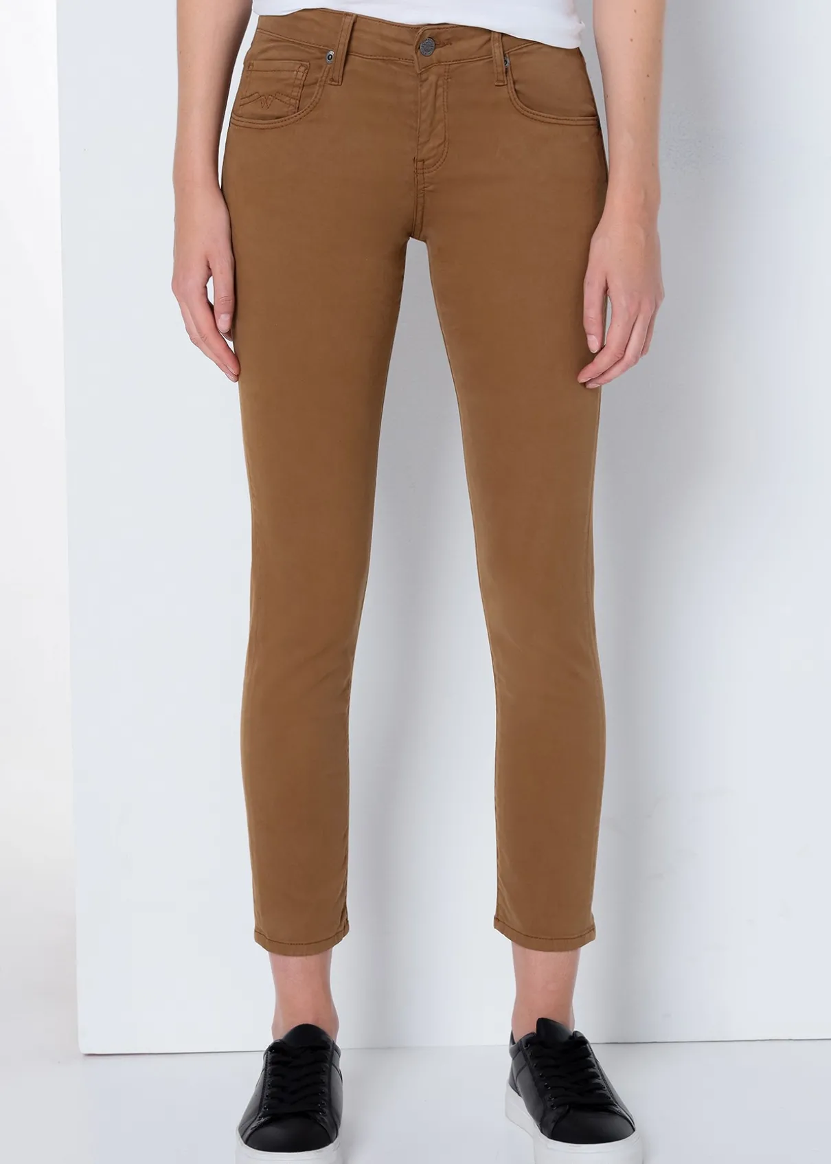 ENYA SATEN - Pantalon skinny - Taille très basse - Coupe cheville - Taille en pouces