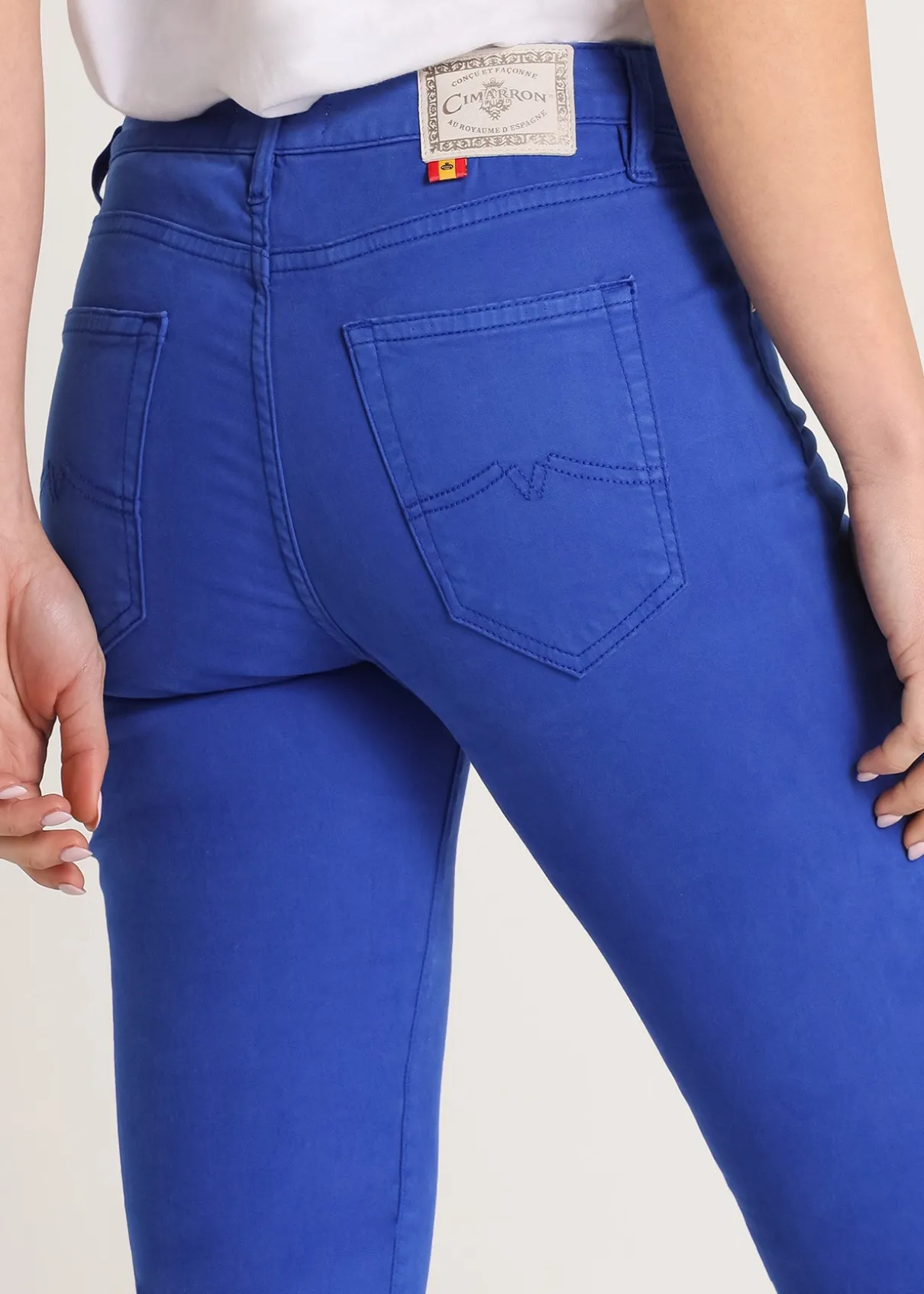 ENYA SATEN - Pantalon skinny - Taille très basse - Coupe cheville - Taille en pouces