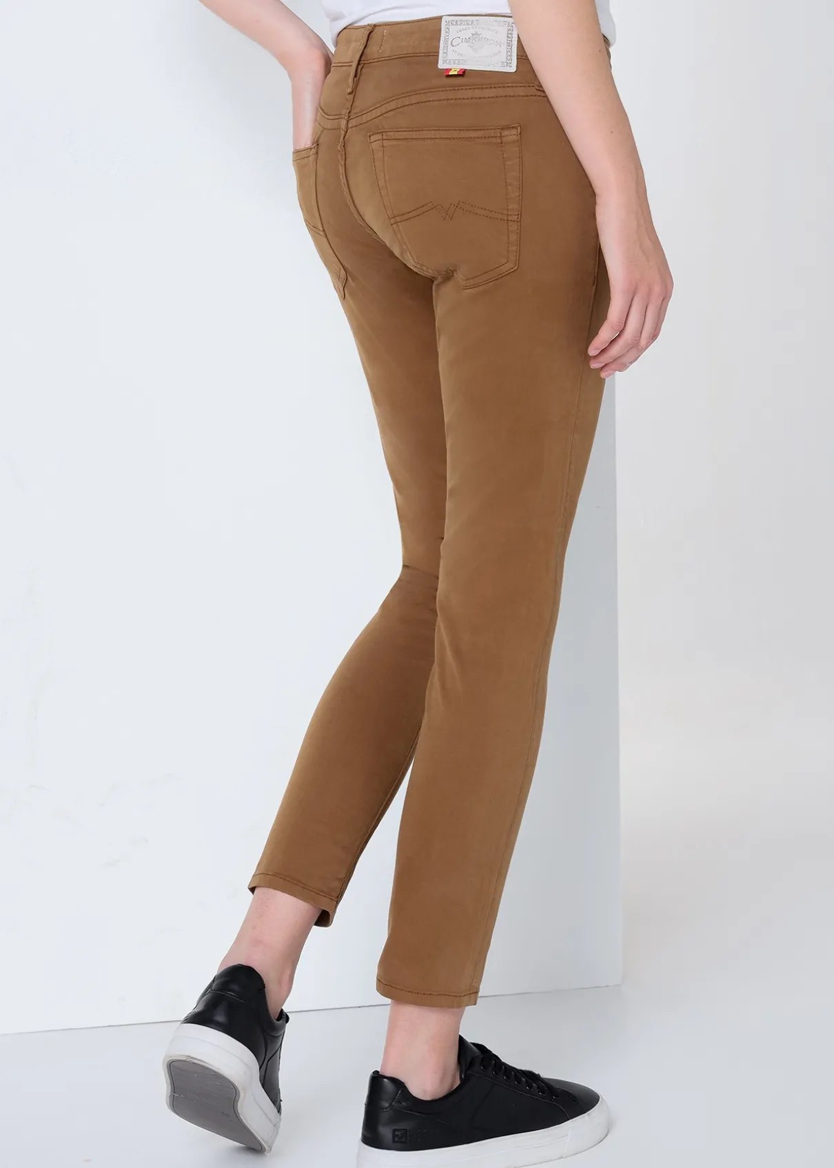 ENYA SATEN - Pantalon skinny - Taille très basse - Coupe cheville - Taille en pouces